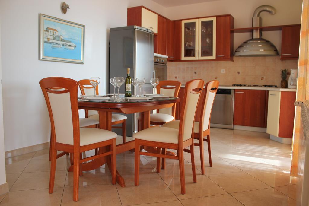 Apartment Lucija *