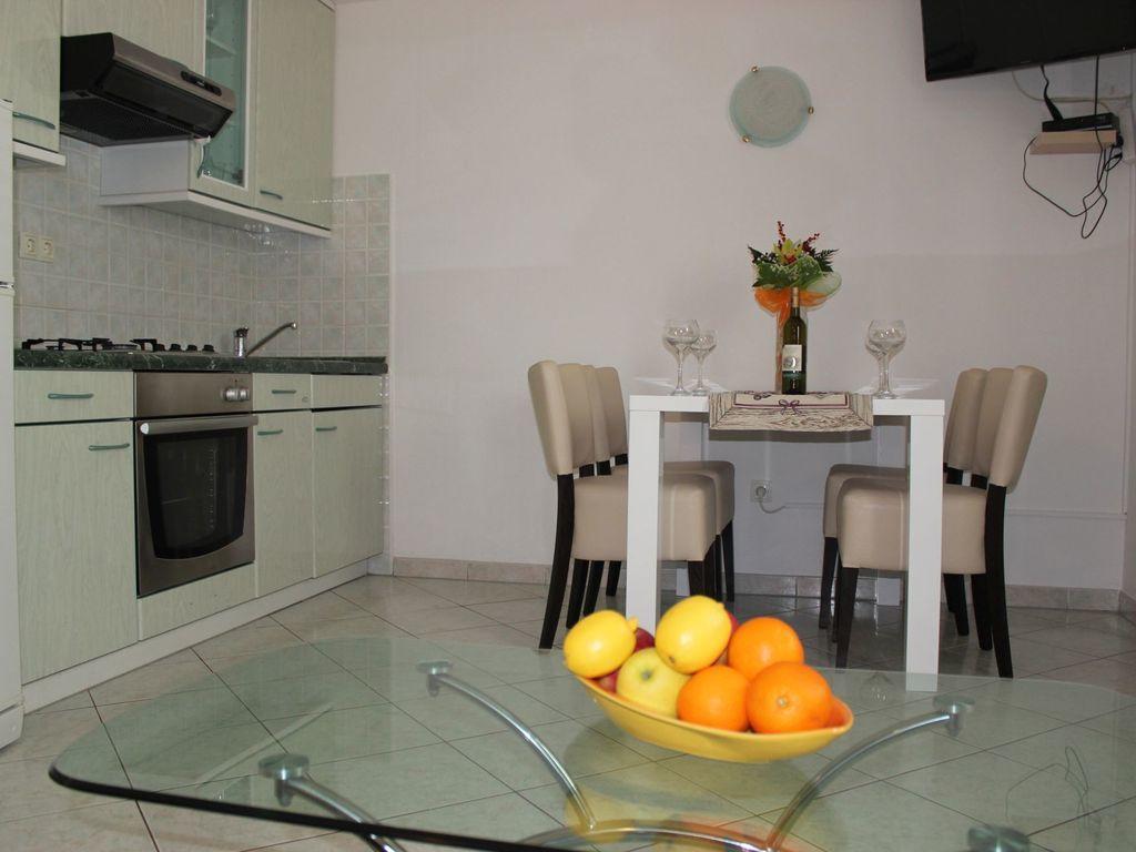 Apartment Lucija *