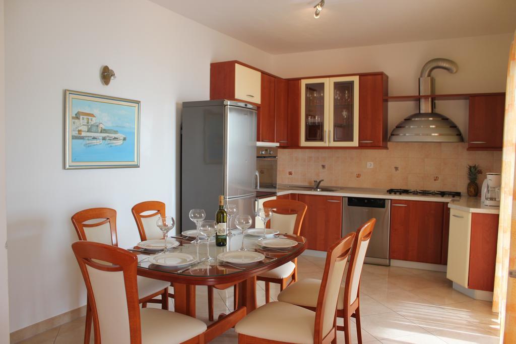 Lucija Apartment *